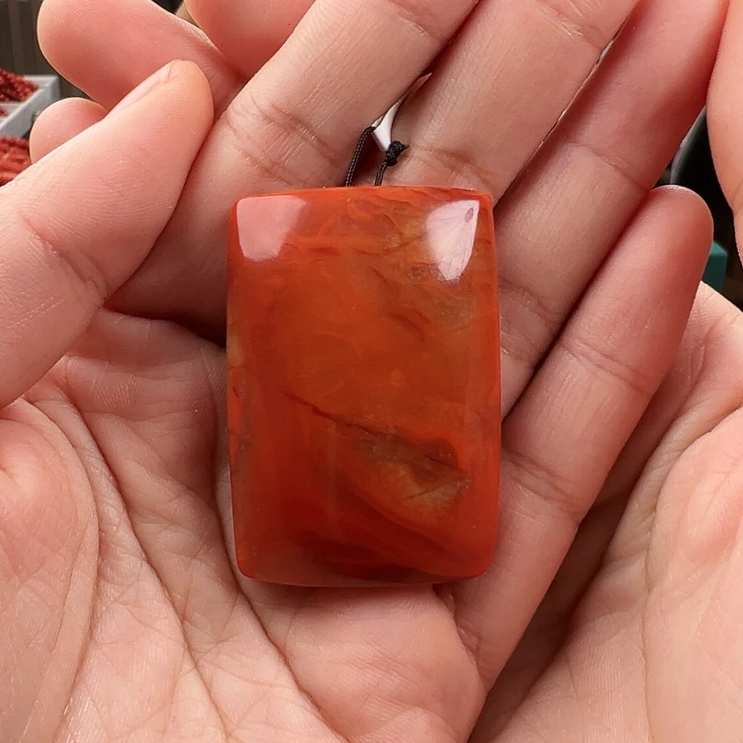 南红玛瑙吊坠未镶嵌