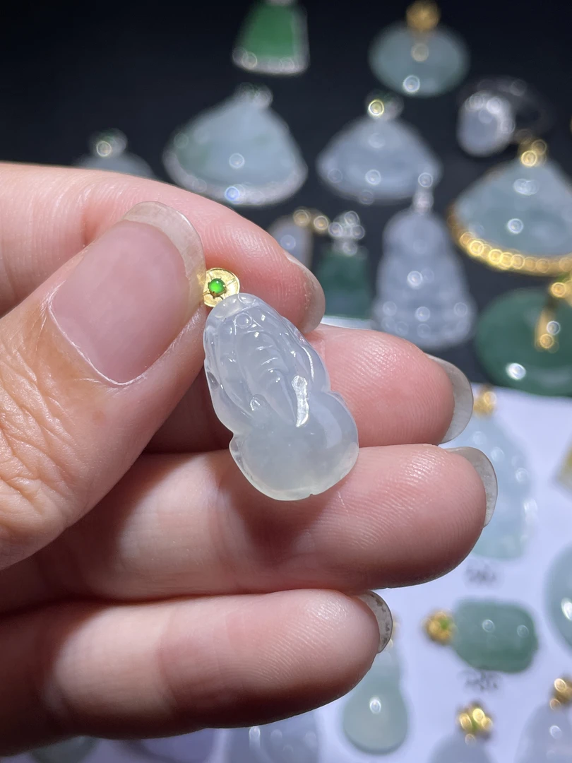 18k金天然a货翡翠吊坠貔貅尺寸23.1×11.2×5.5