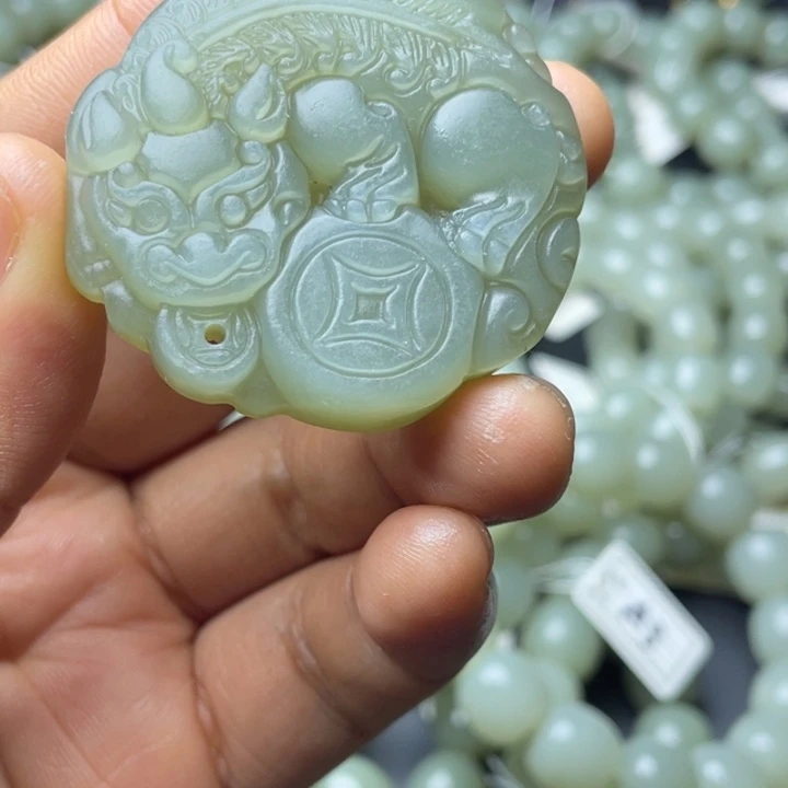未镶嵌和田玉珠宝半成品有包容
