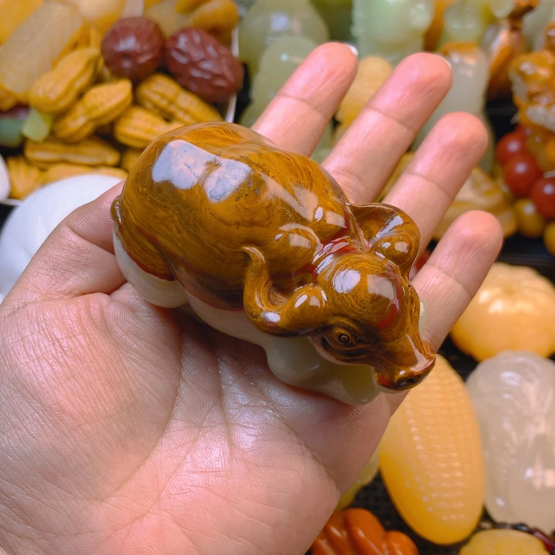 新疆五彩石大牛牛