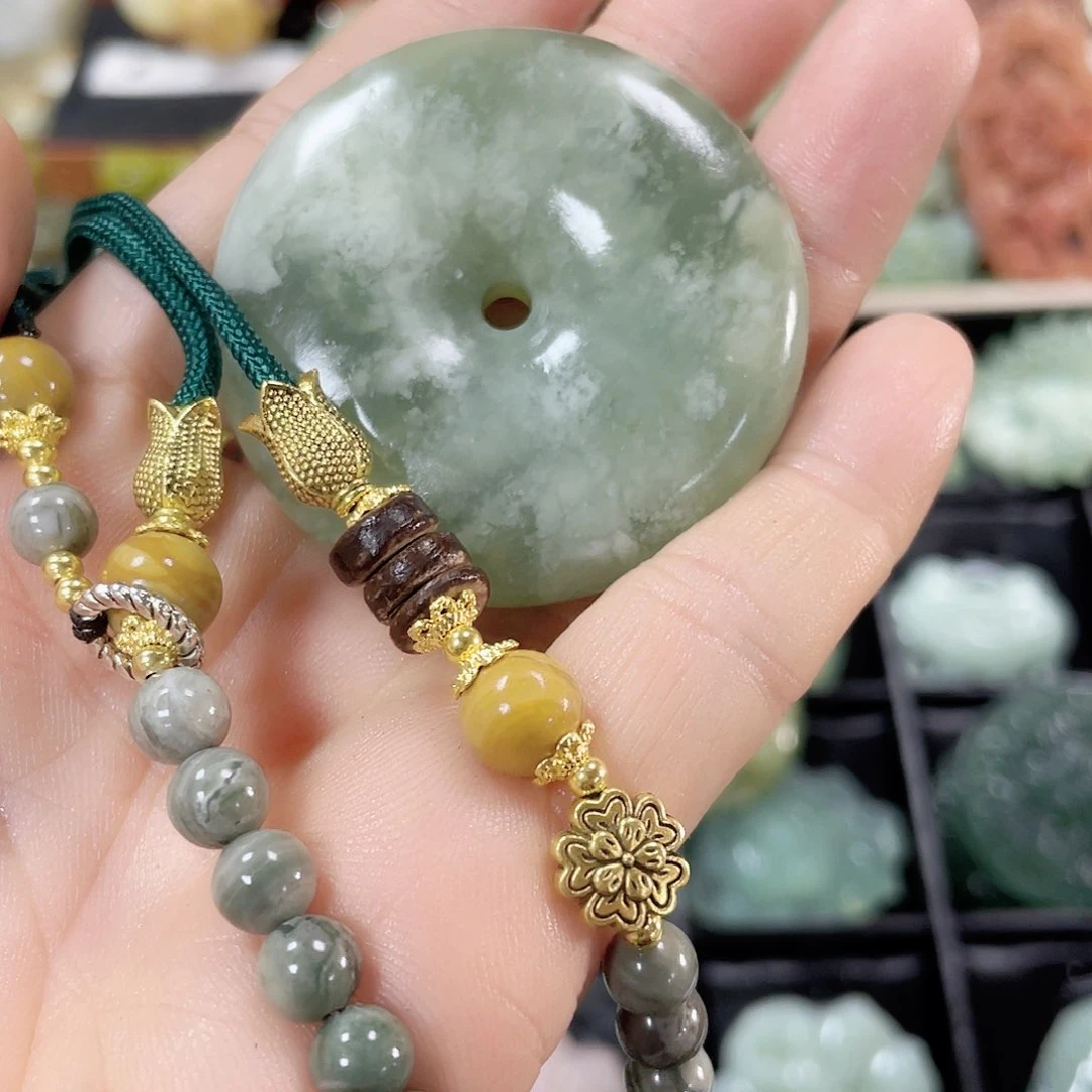 蛇纹石玉颈饰未镶嵌