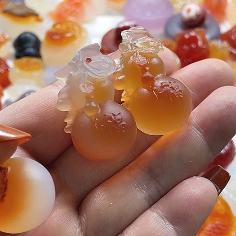 未镶嵌颈饰玛瑙/玉髓兜**妈