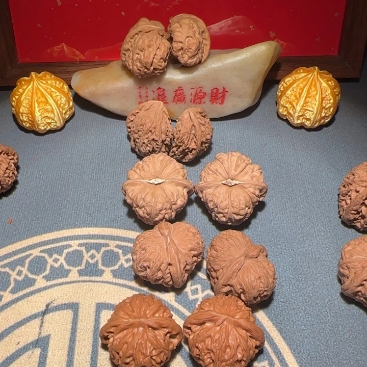 等***着吊坠文玩核桃gghhh