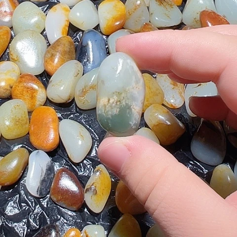 和田玉（糖玉）未镶嵌颈饰15.8克