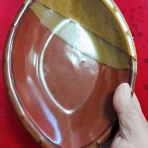 瓷片瓷片，各种摆件，均有瑕疵。沙锅！