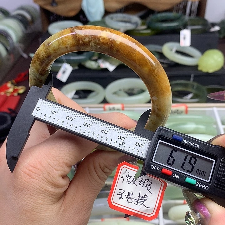 蛇纹石玉手镯未镶嵌1001