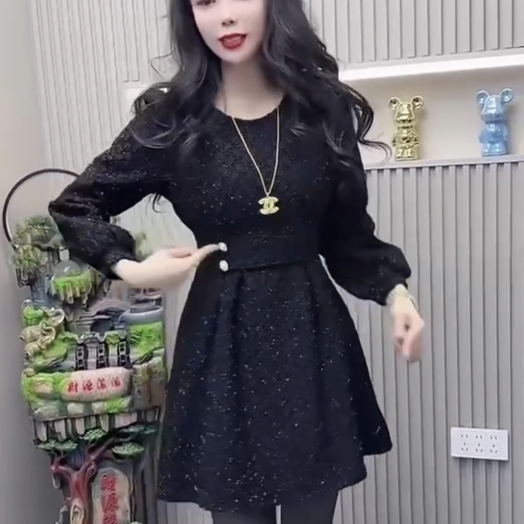 新款时尚百搭腰间纽扣设计显瘦个性洋气连衣裙