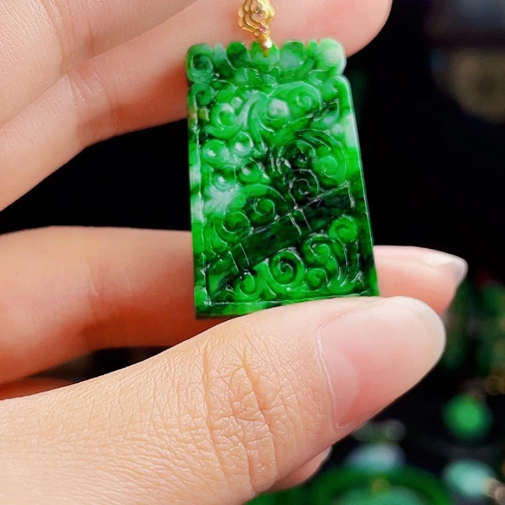 翡翠18K金镶嵌颈饰多样性