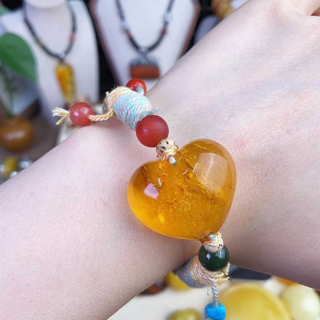 未镶嵌琥珀珠宝奇石