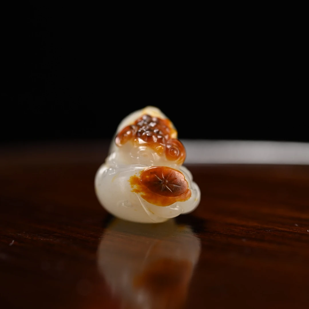 Lot8847 25YU107709和田玉挂件(籽）/匡时