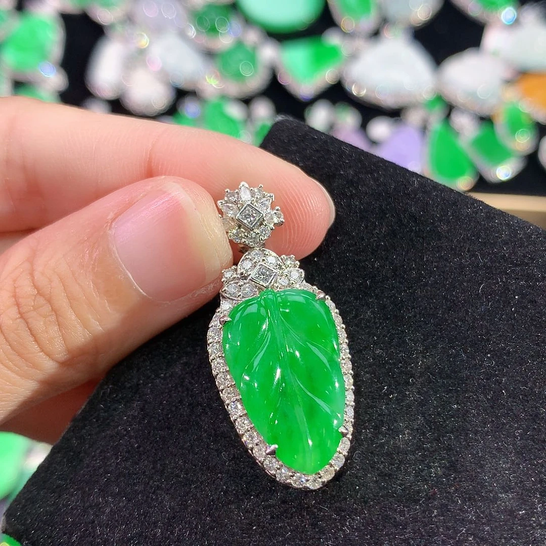 翡翠18K金镶嵌颈饰