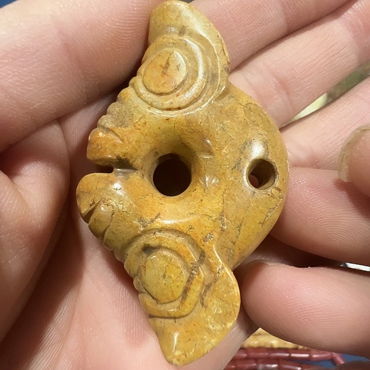 透闪石质玉未镶嵌挂件