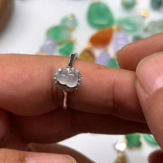 翡翠颈饰未镶嵌翡翠