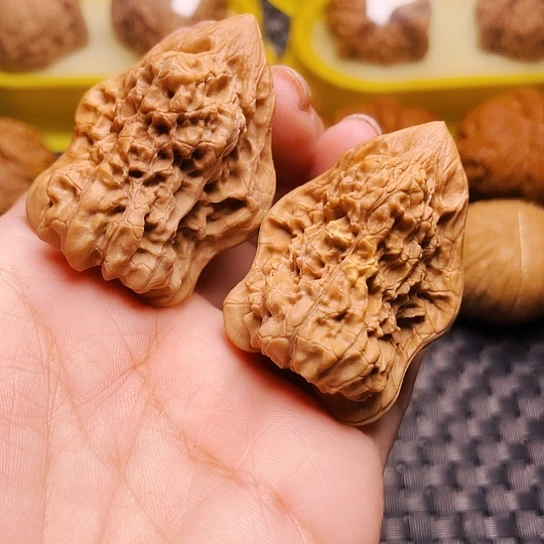 文玩核桃比翼鸟一对