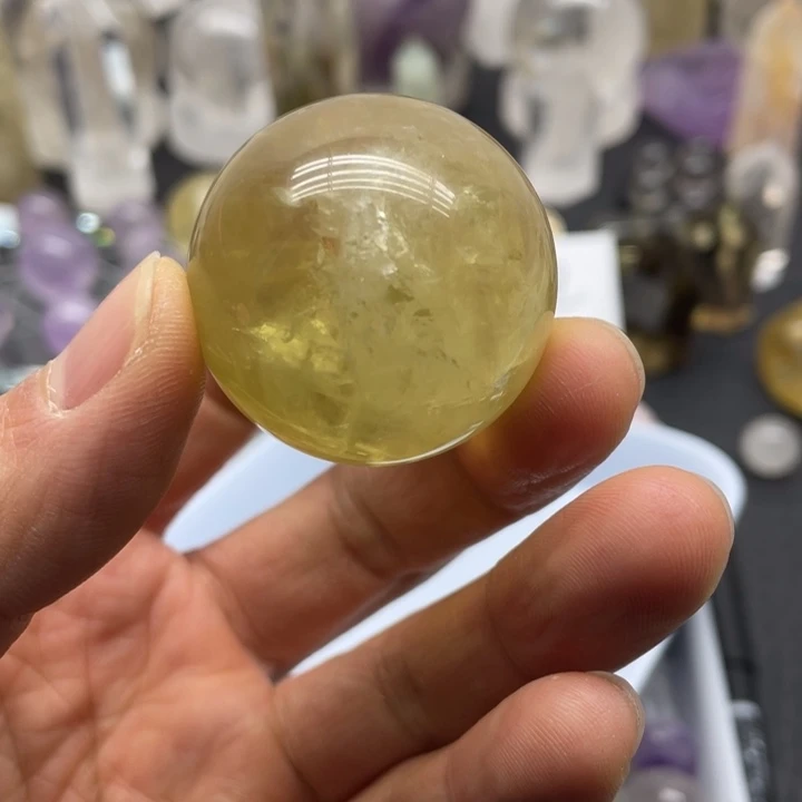 水晶12未镶嵌黄水晶球