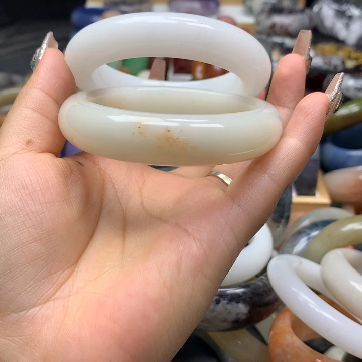未镶嵌手镯石英质玉阿*