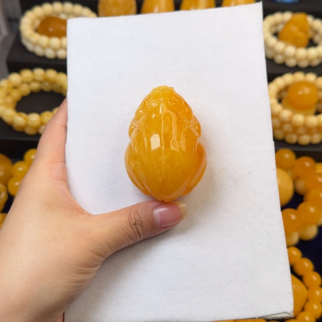 琥珀未镶嵌颈饰貔貅吊坠