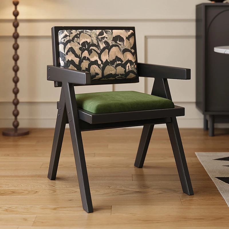 餐椅家用实木椅子法式复古软包扶手靠背椅阳台茶椅中古昌迪加尔椅