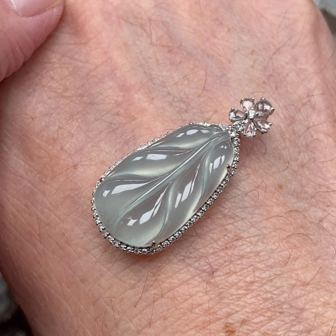 翡翠18K金镶嵌颈饰叶子