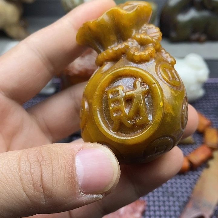 未镶嵌蛇纹石玉颈饰
