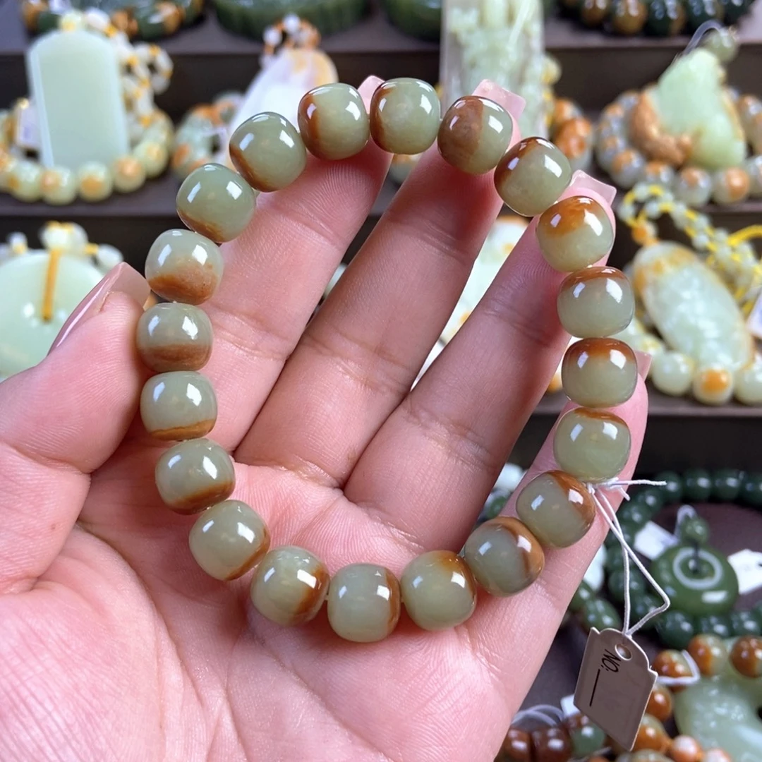 楚***生透闪石质玉未镶嵌手串