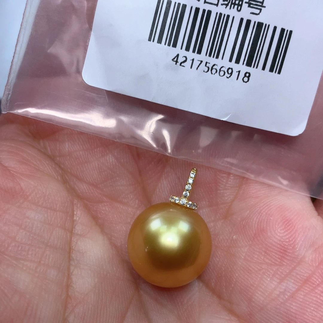 颈饰18K金镶嵌海水珍珠