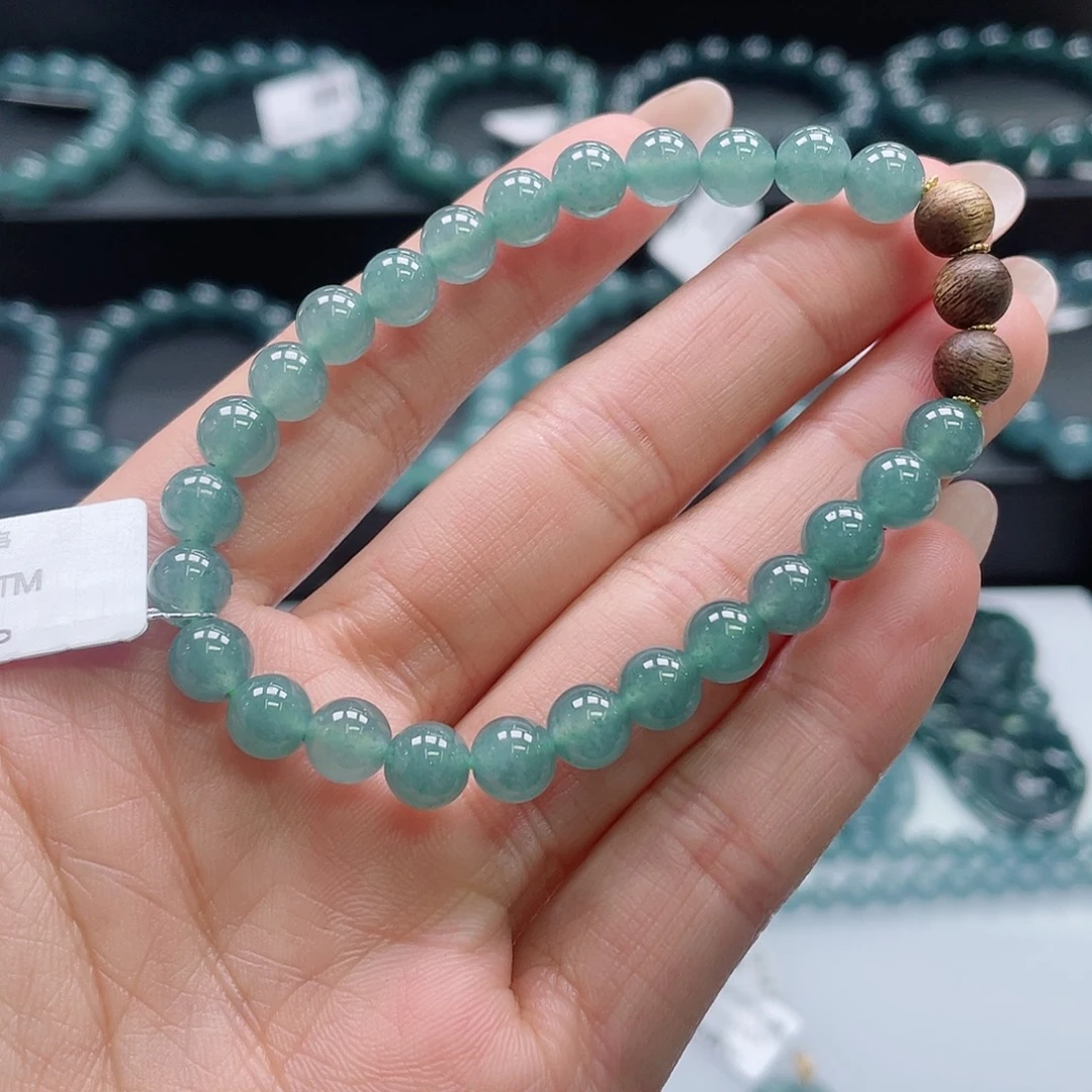 翡翠未镶嵌颈饰卡6.7