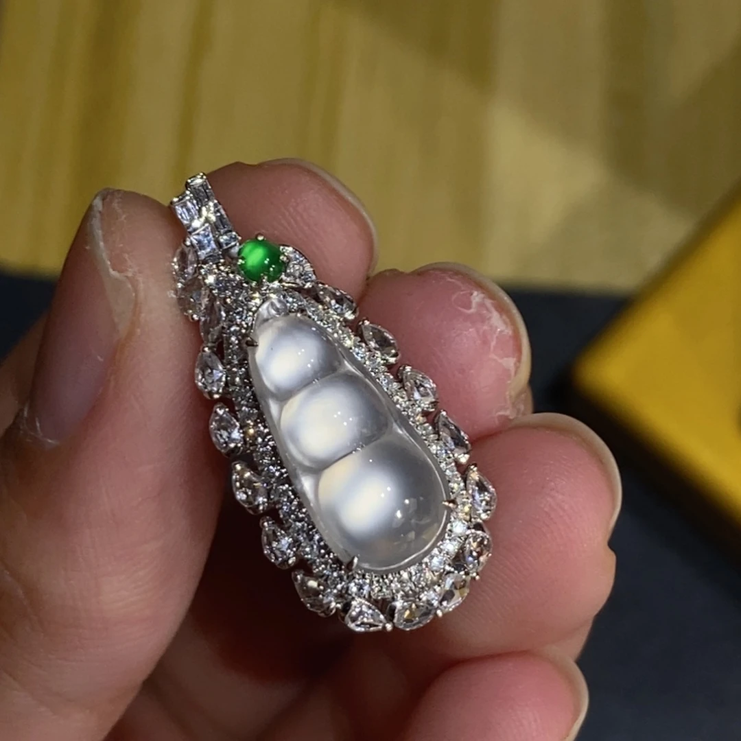 翡翠18K金镶嵌颈饰天然缅甸A货翡翠