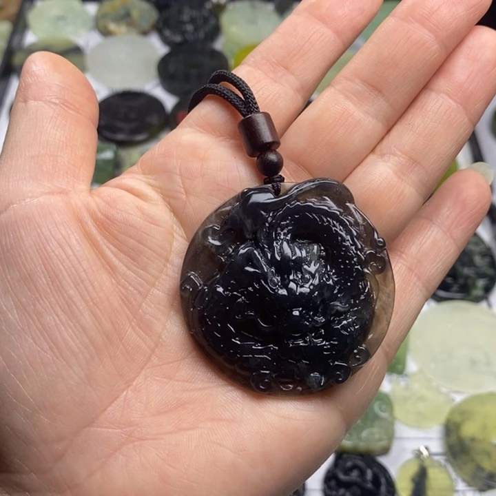 蛇纹石玉颈饰合金