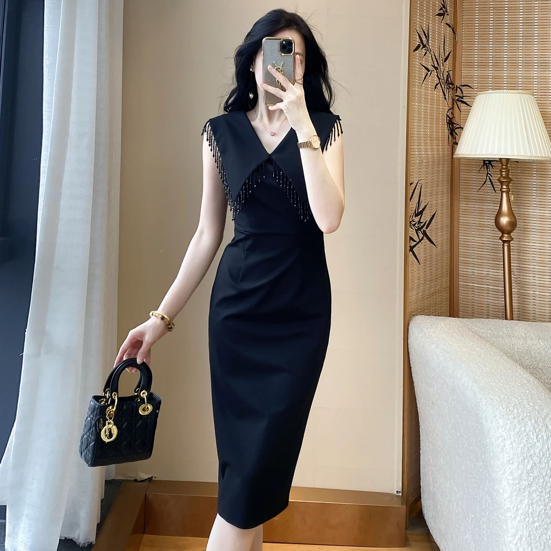 V领连衣裙女夏2025新款时尚气质修身显瘦黑色赫本风无袖包臀裙子