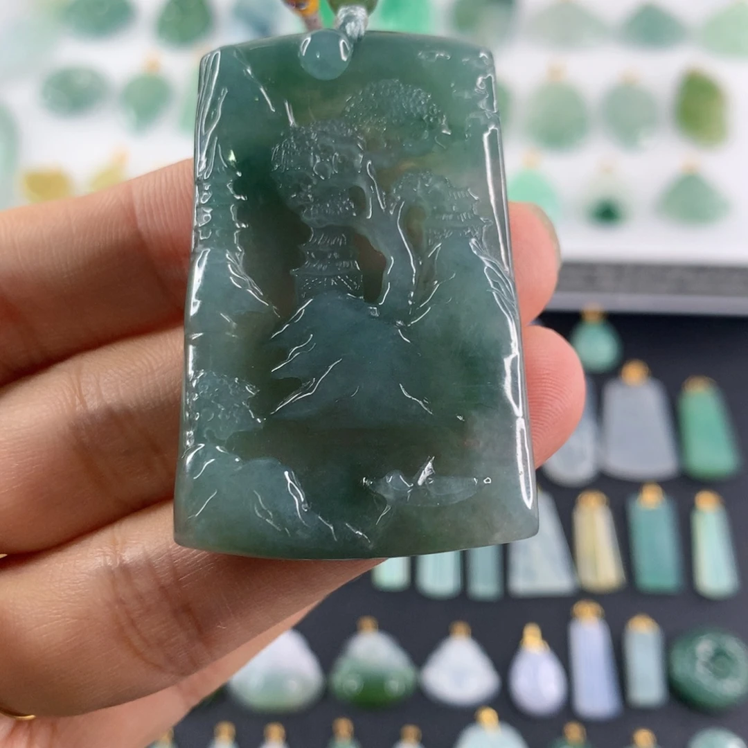 翡翠未镶嵌颈饰山水牌