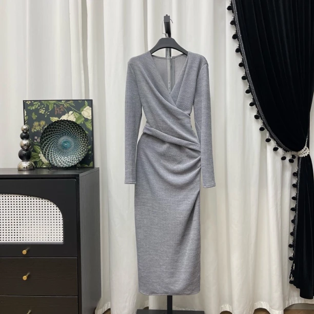 2025秋冬新款针织连衣裙修身显瘦毛衣连衣裙名媛气质款