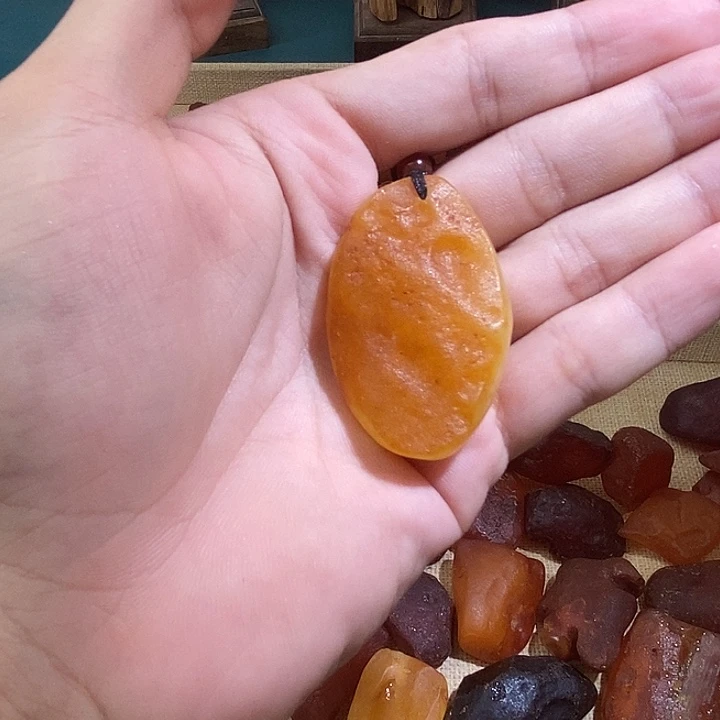 裸石琥珀未镶嵌黄白花