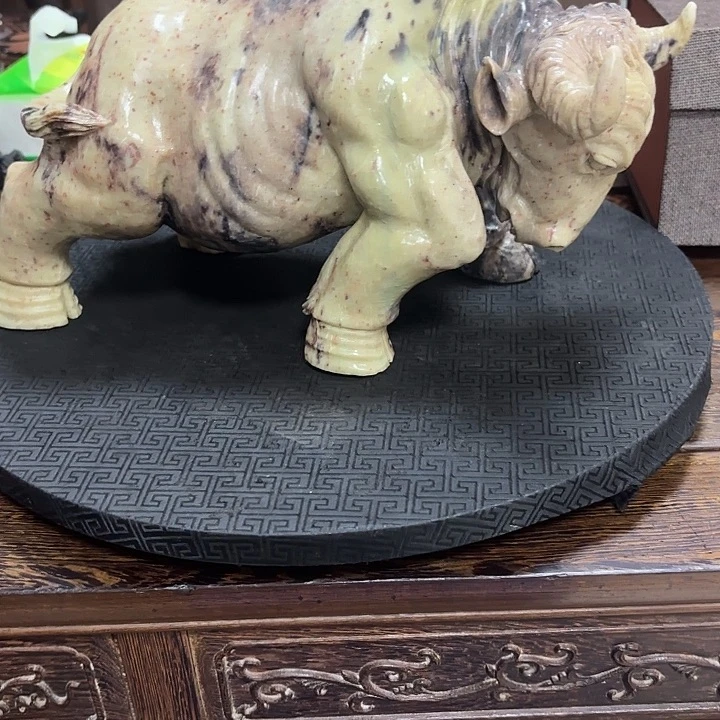 人***艺寿山石牛扭乾坤摆件