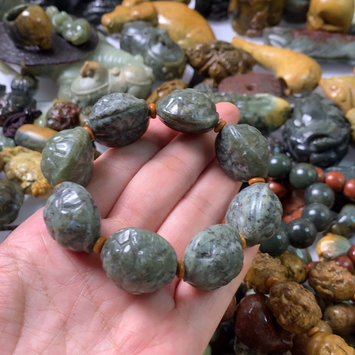 未镶嵌岫岩河磨玉（透闪石质玉）把件