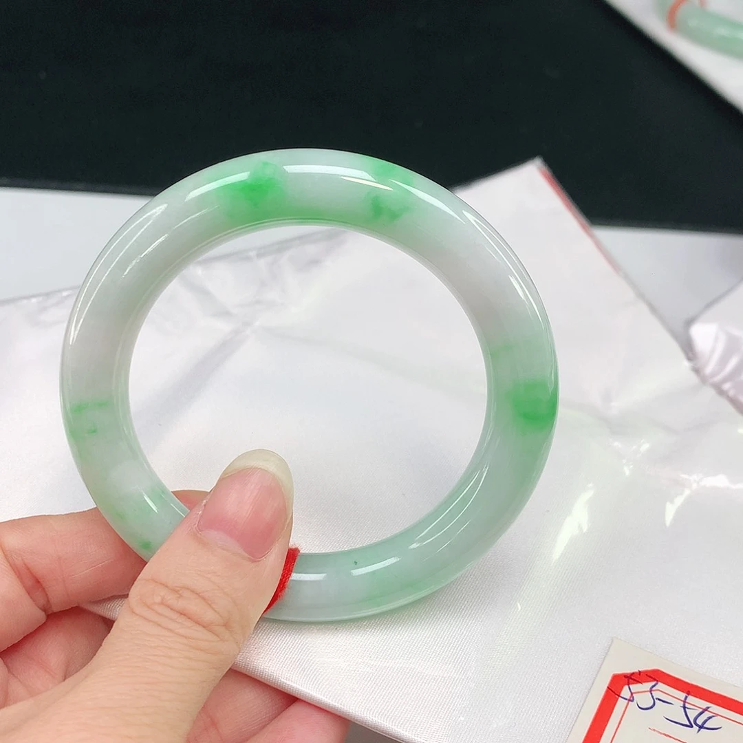 未镶嵌手镯（圆镯）翡翠108