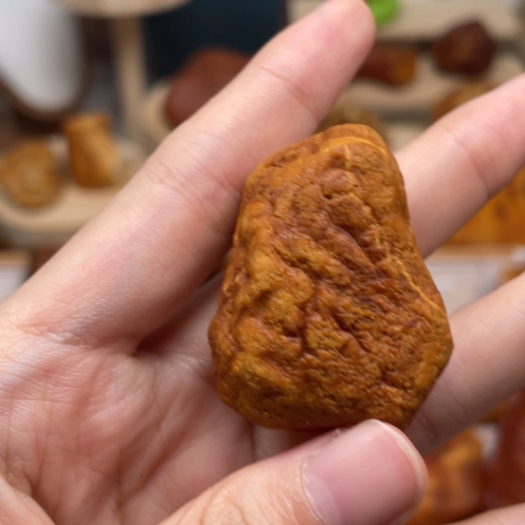 未镶嵌琥珀珠宝奇石