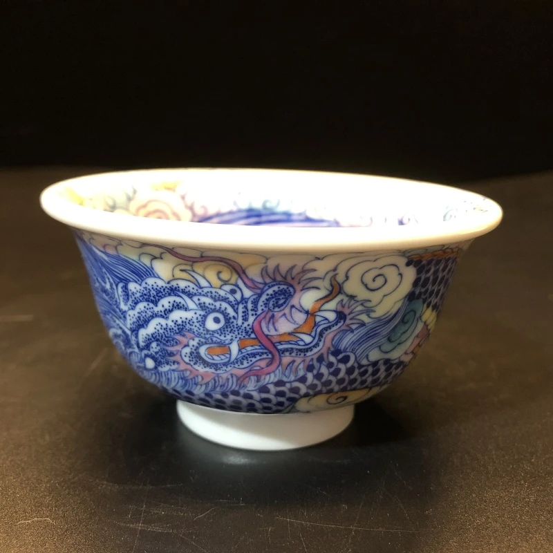 12.23/N100560/00477//斗彩龙凤重工压手杯/口径9.2/高5.1/80cc