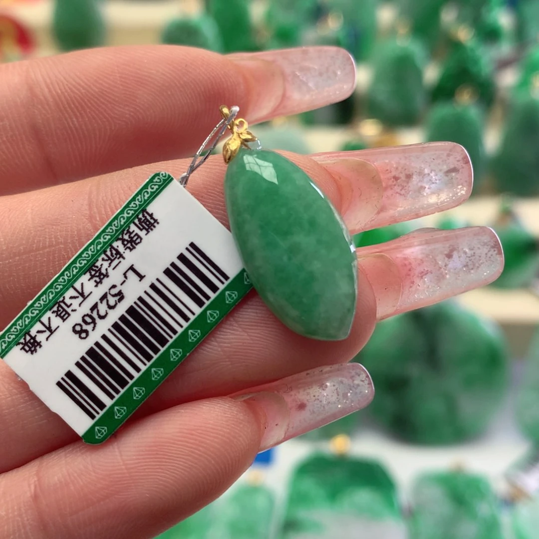 翡翠颈饰18K金镶嵌翡翠