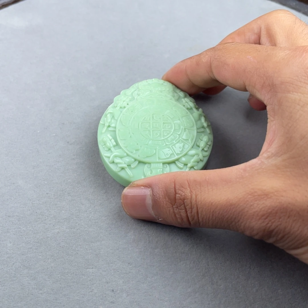 莱***莱石英质玉（缅黄）合金颈饰