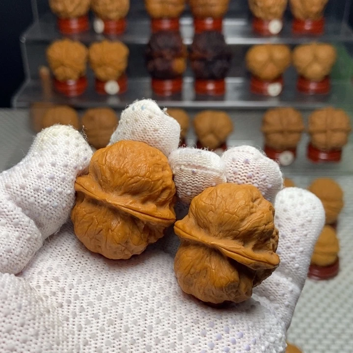 文玩核桃把件玉龙金蟾46