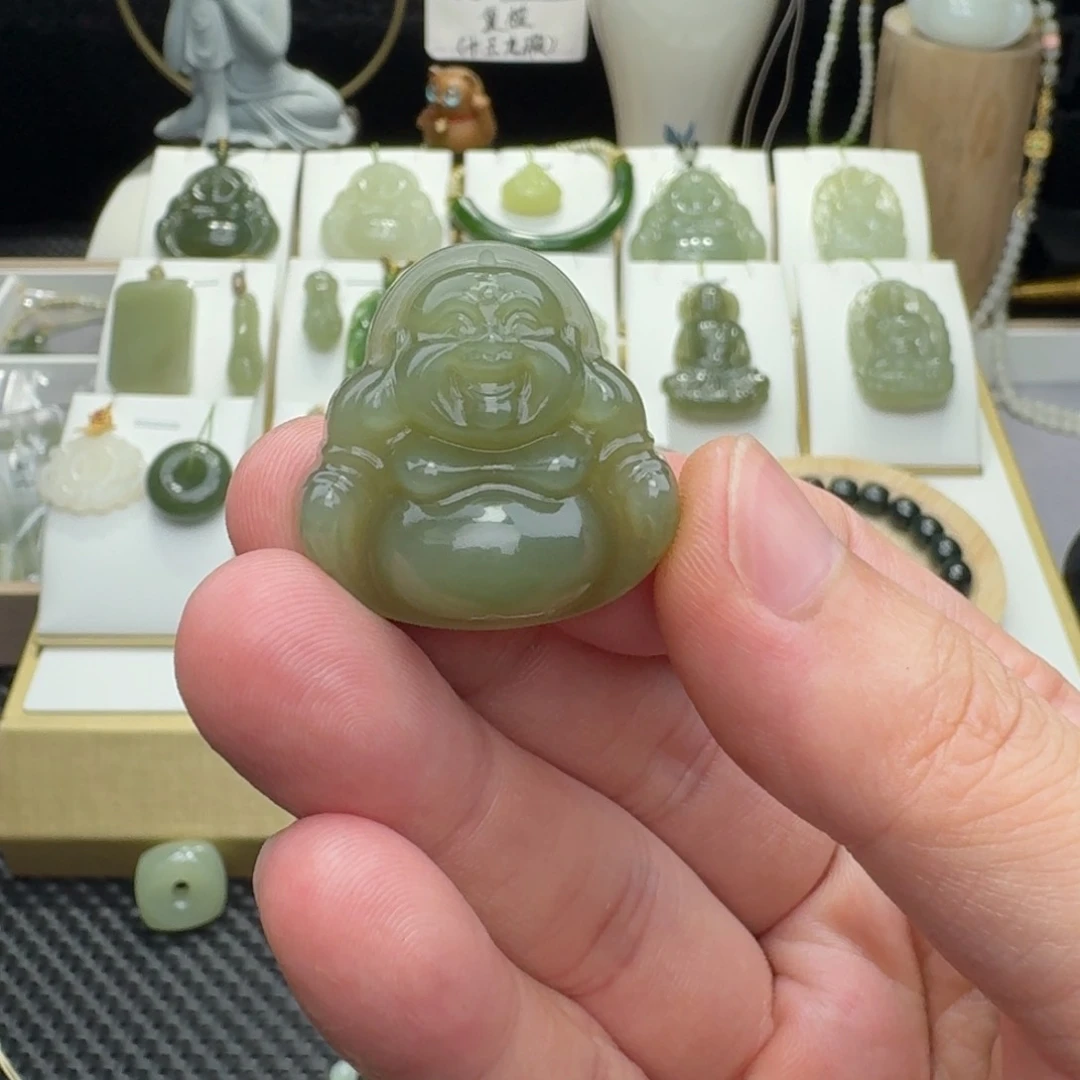 和田玉未镶嵌颈饰洛****浴