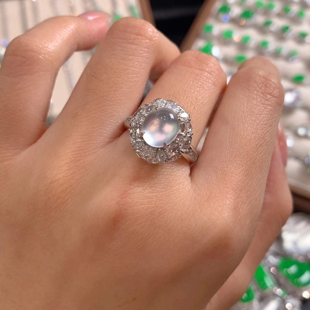 翡翠18K金镶嵌颈饰蛋面戒指