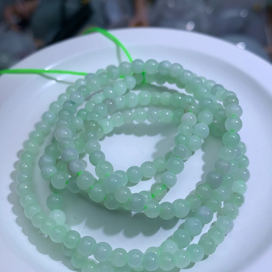 翡翠未镶嵌颈饰2742。