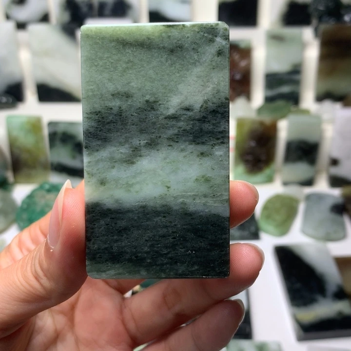 独山玉未镶嵌颈饰