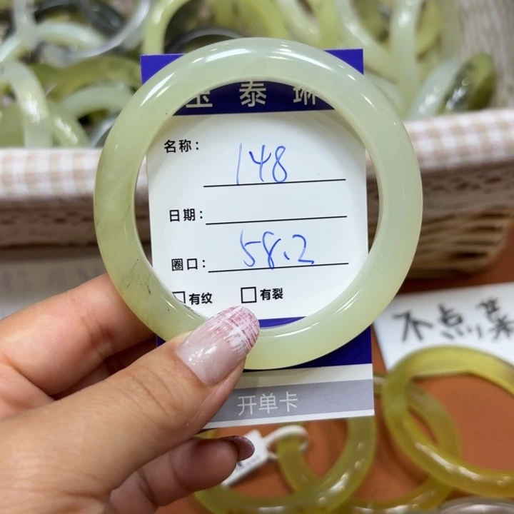 未镶嵌岫玉手镯天然