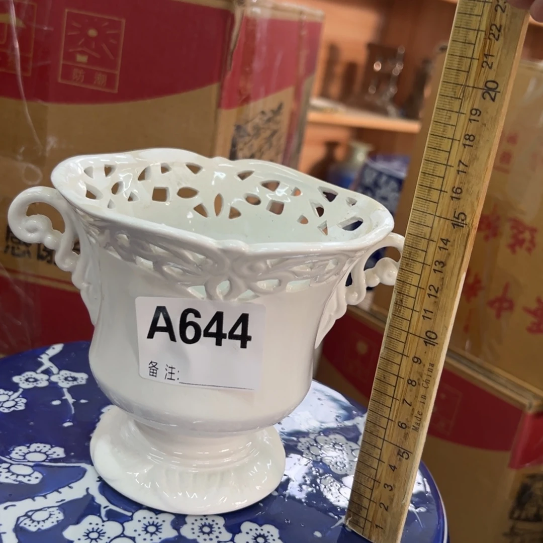 微瑕青花瓷器值得厚爱