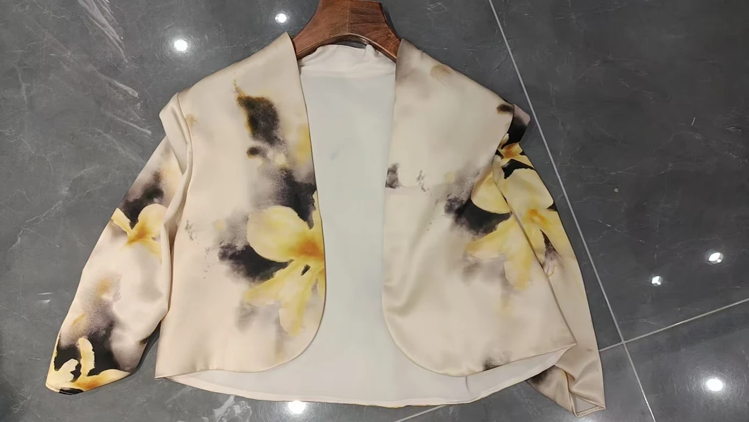 轻职风防晒印花短外套短款长袖女