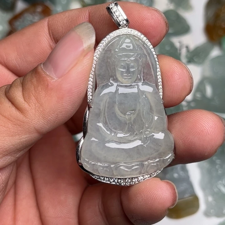 翡翠未镶嵌颈饰观音