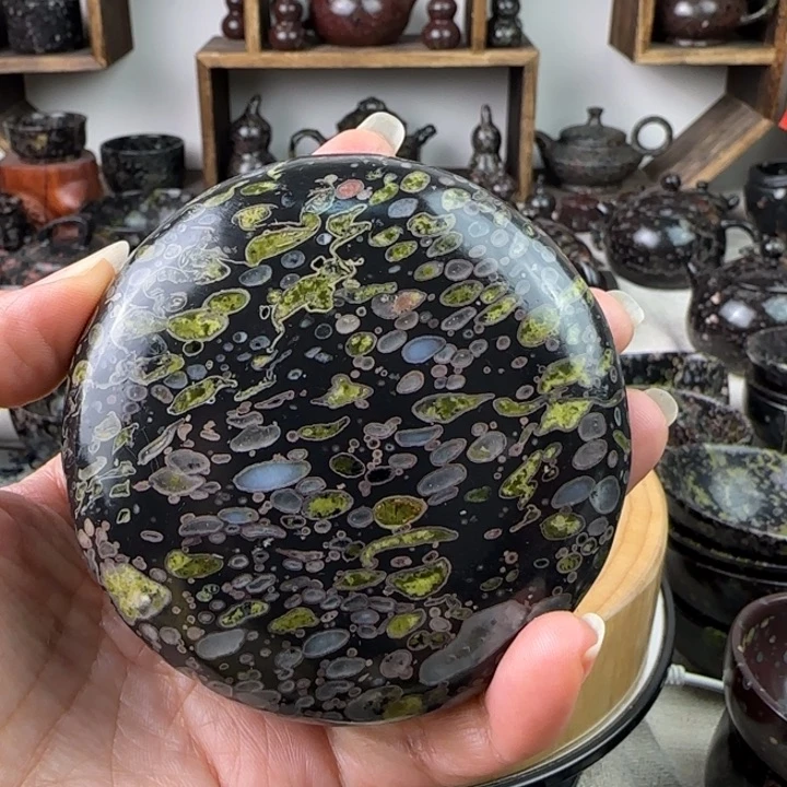 T****a梅花玉绿梅墨盒茶摆件